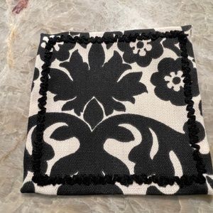 Set of 9 Cloth Napkins, Black and Cream